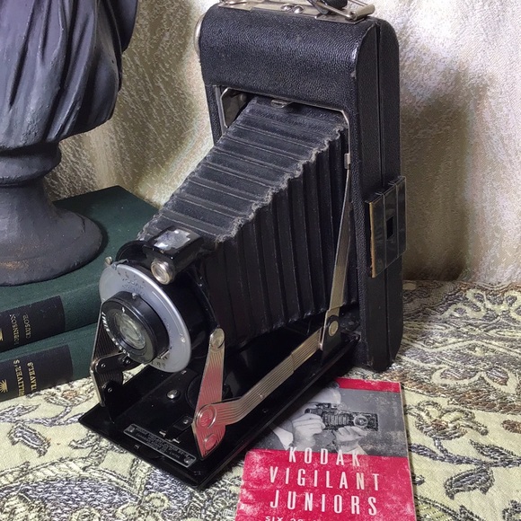 Vintage bellows camera folding Kodak vigilant junior with original booklet - Picture 10 of 13